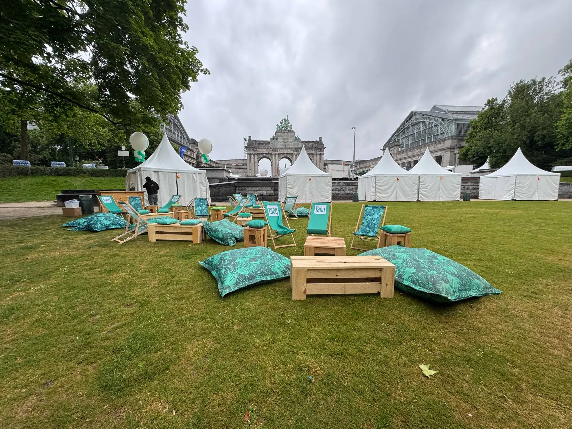 Houten zitbank huren